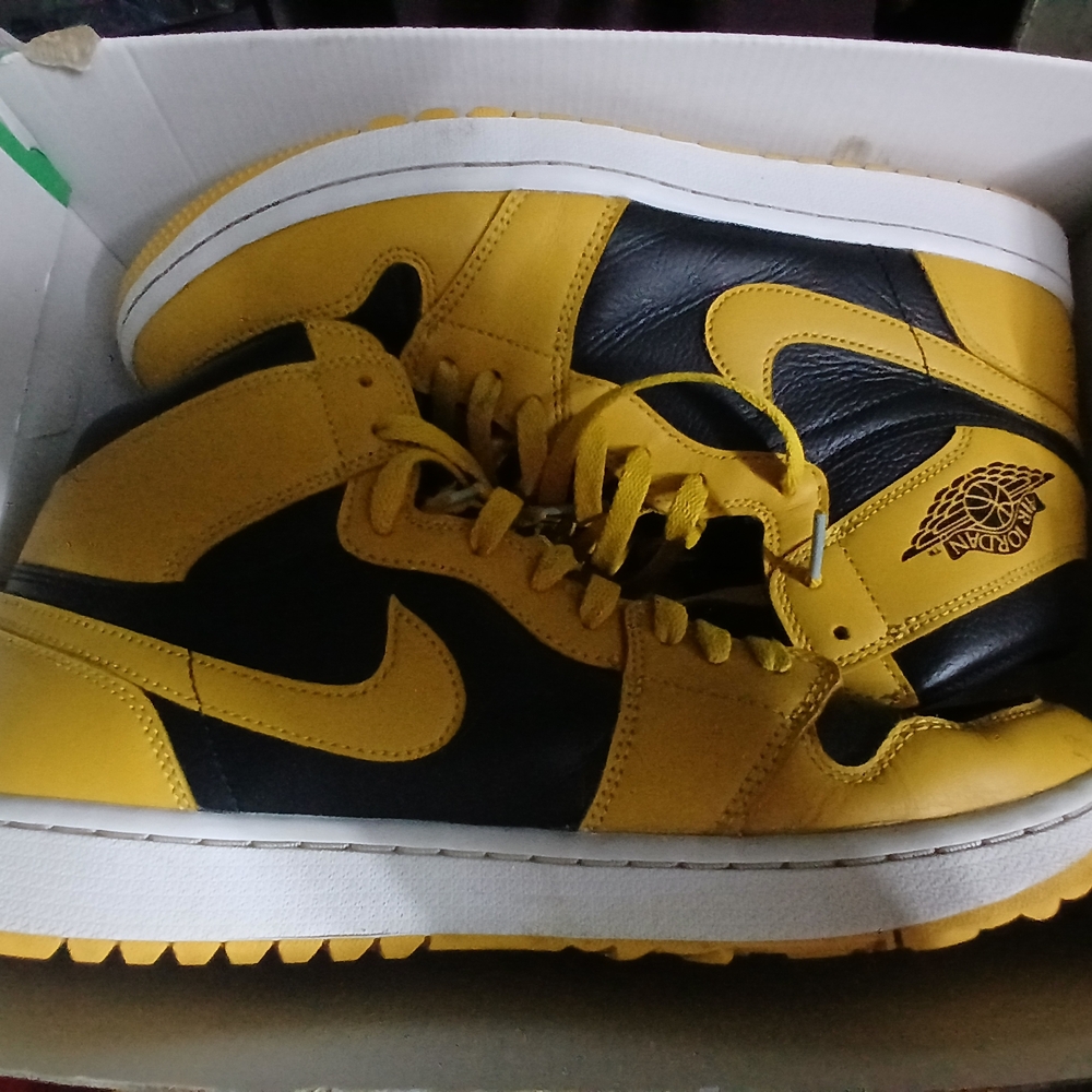 Nike Men's Sneakers in Yellow and Black